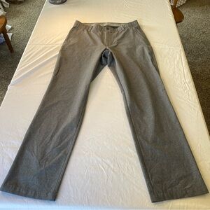 Under Armour Tech Performance Gray Golf Pants Men's Classic Gray Chinos 34/32